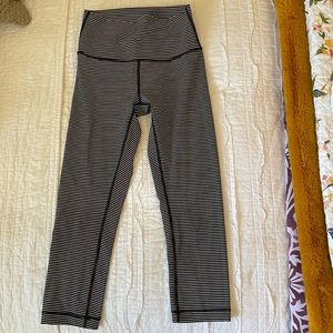 Lululemon 21” black and white stripe leggings size 6